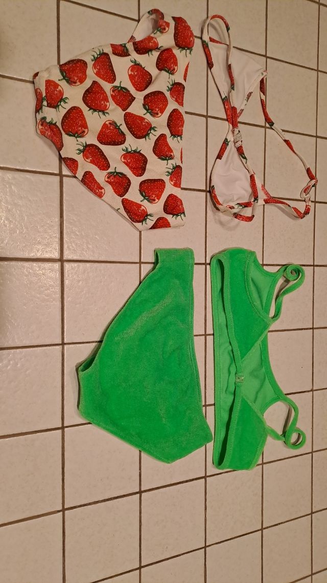 2 costumi bimba: fragole & verde