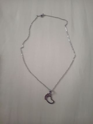 Collana con piedino in acciaio Orme sulla Sabbia