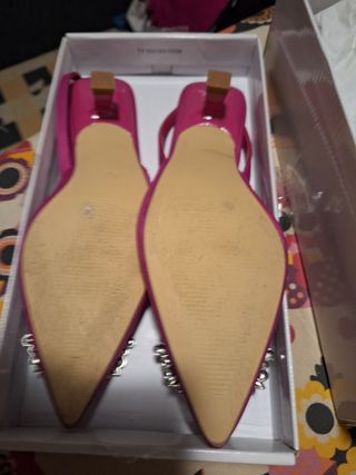 Zapato tacón rosa con joya