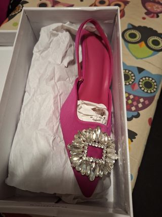 Zapato tacón rosa con joya