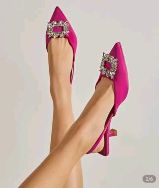 Zapato tacón rosa con joya