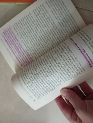 2 libros de auto ayuda.
