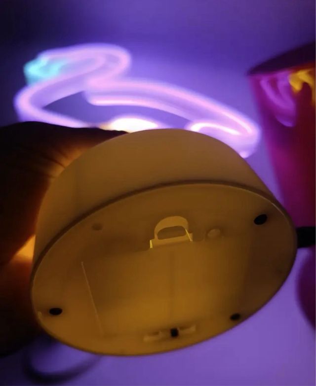 Lampada LED fenicottero rosa-viola