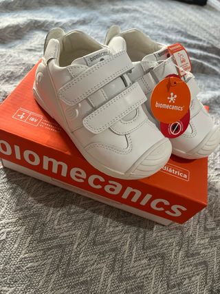Zapatillas Biomecanics blancas talla 23