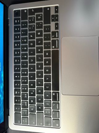 MacBook Air 13” (2024) Chip M3 · 8 GB RAM · 256GB