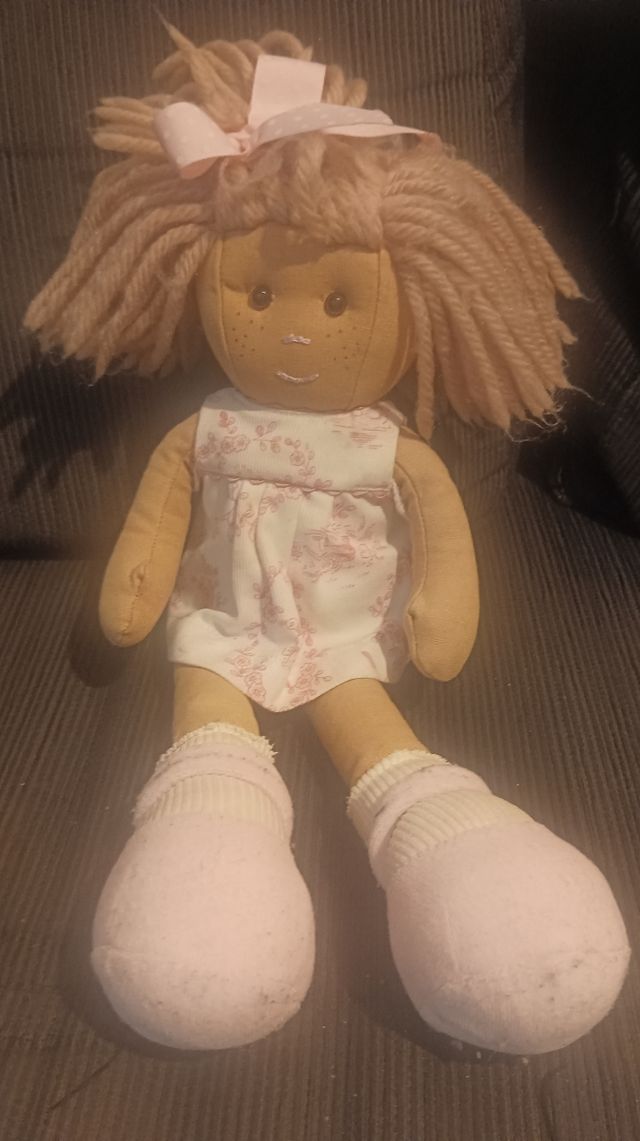 Muñeca de trapo artesanal la niña