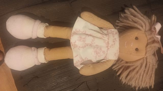 Muñeca de trapo artesanal la niña