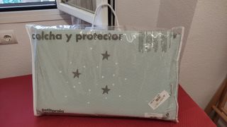 Cuna bebé blanca con colchón, edredón y chichonera