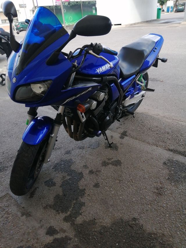Yamaha moto azul