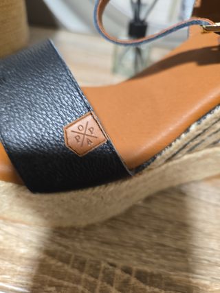 Sandalias POPA cuña negras 