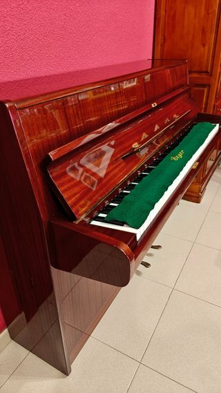 Piano acústico de madera