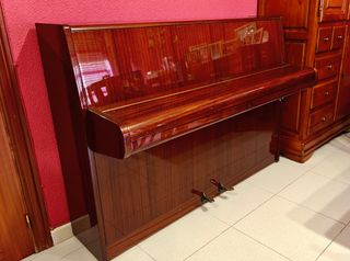 Piano acústico de madera