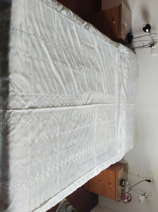 Colcha raso bordada blanca