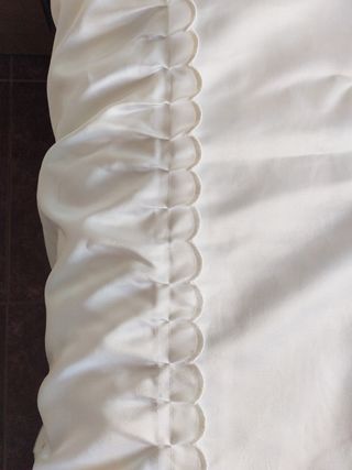 Colcha raso bordada blanca