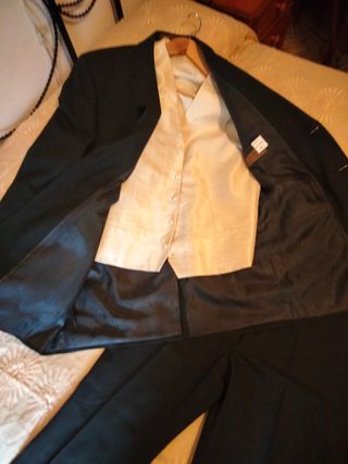 Traje novio negro