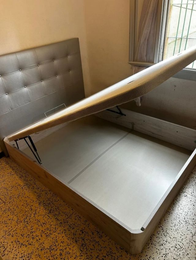 Canapé abatible marrón y plata