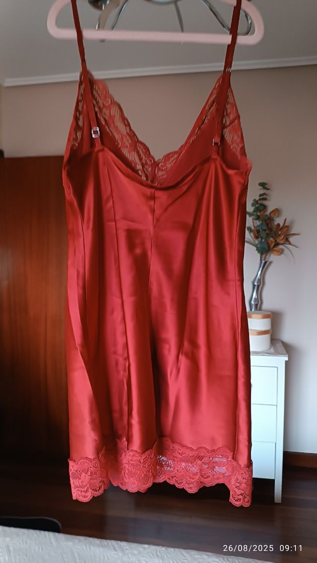 Top lencero seda color teja con encaje