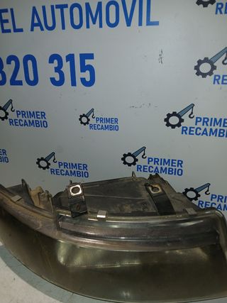Faro derecho Seat leon con pestañas reparadas
