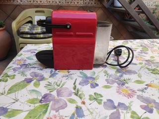 Cafetera Nespresso Krups roja