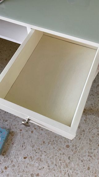 Mesa escritorio blanca con cristal