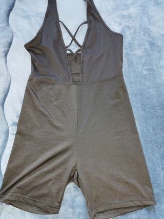 Mono corto deportivo negro mujer