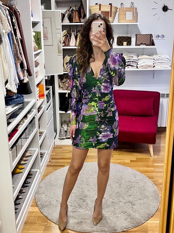 Vestido drapeado metalizado manga volumen Zara