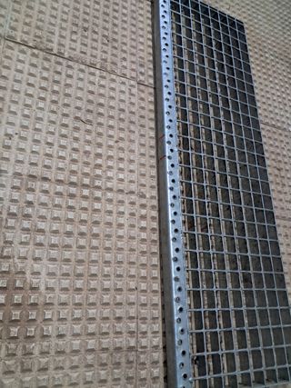 Rejilla metálica galvanizada.