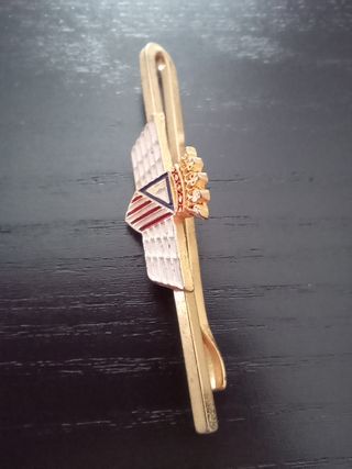 Pisacorbatas Atlético Aviación dorado