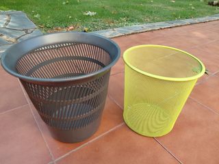 Papeleras metálicas y de plástico
