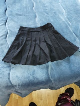 Falda plisada negra