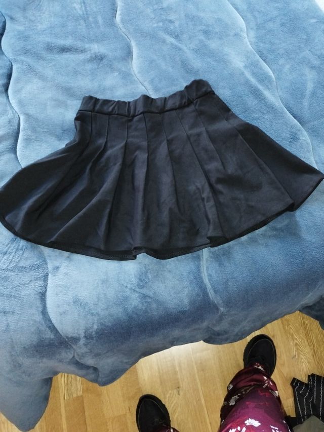 Falda plisada negra