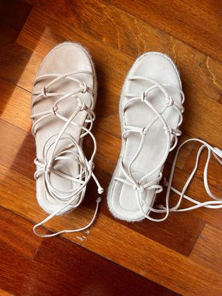 Sandalias planas Bershka beige