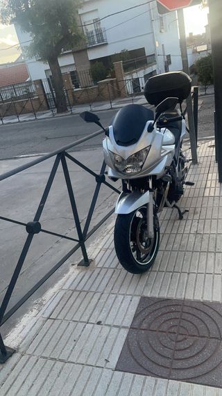 Moto Suzuki Bandit 650S