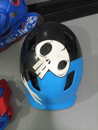 Patines, casco y protecciones niño