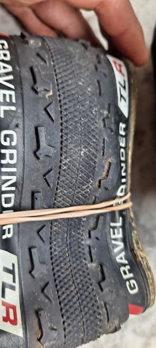Cubierta Challenge Gravel Grinder TLR 33 y Grifo 