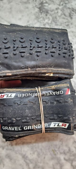Cubierta Challenge Gravel Grinder TLR 33 y Grifo 