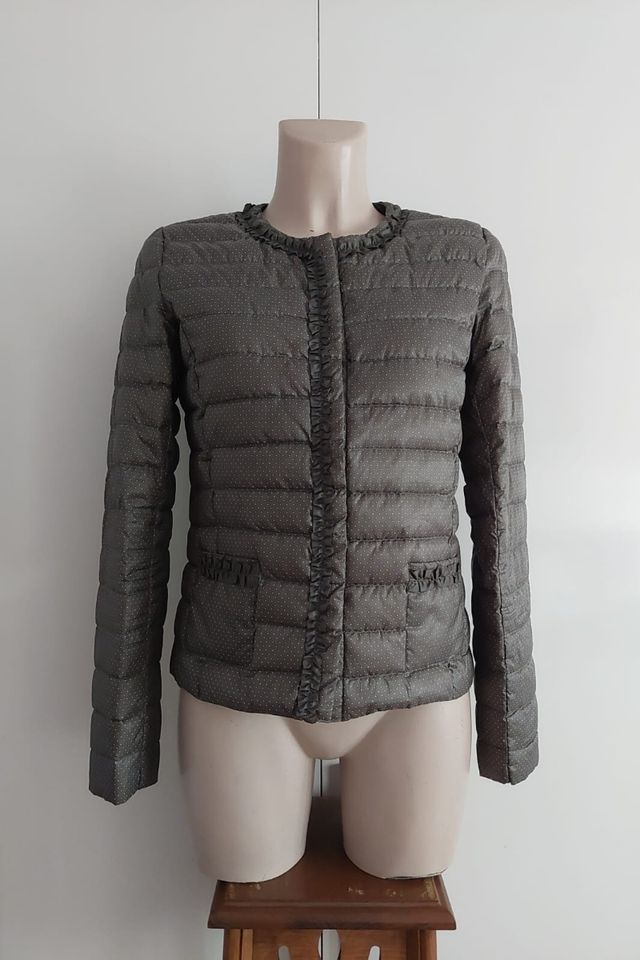 Giacca in piuma verde oliva con pois