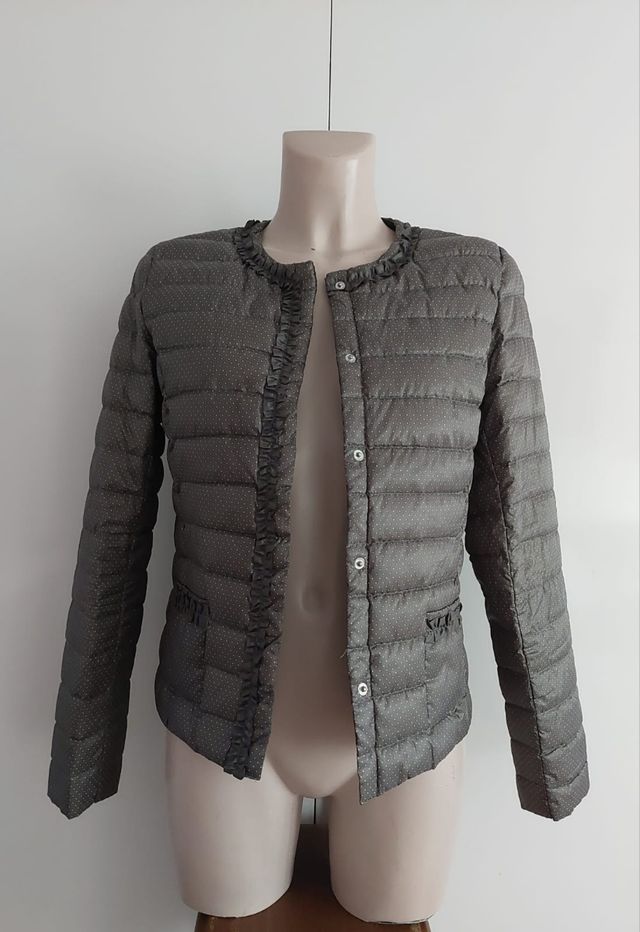 Giacca in piuma verde oliva con pois