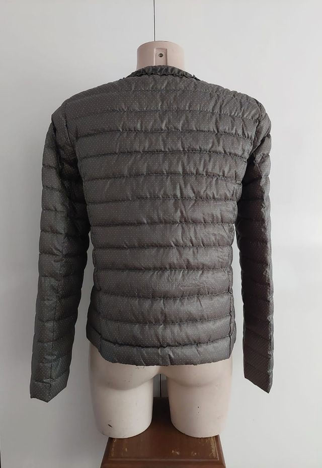 Giacca in piuma verde oliva con pois