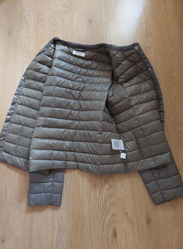 Giacca in piuma verde oliva con pois