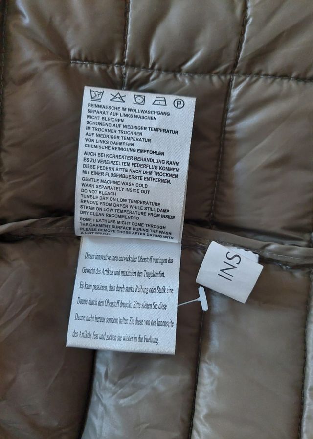 Giacca in piuma verde oliva con pois