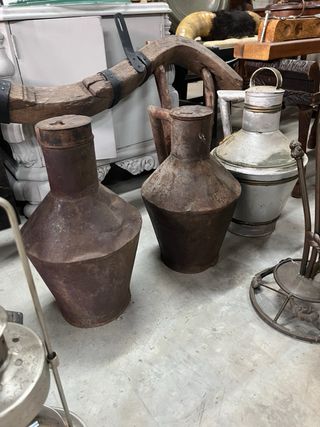 Antiguedades: Caldero, jarras y más