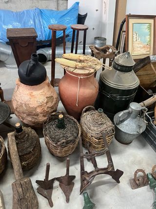 Antiguedades: Caldero, jarras y más