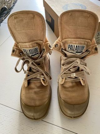 scarpa sportiva stivaletto Palladium 