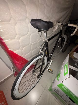 Bicicleta carretera clásica, ideal para dar paseos