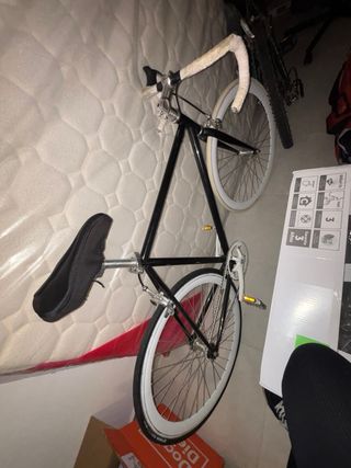 Bicicleta carretera clásica, ideal para dar paseos