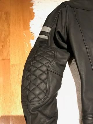 Chaqueta moto piel negra L-XL protecciones incl.