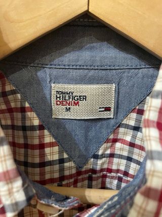 Camisa Tommy Hilfiger Cuadros Rojos y Negros M