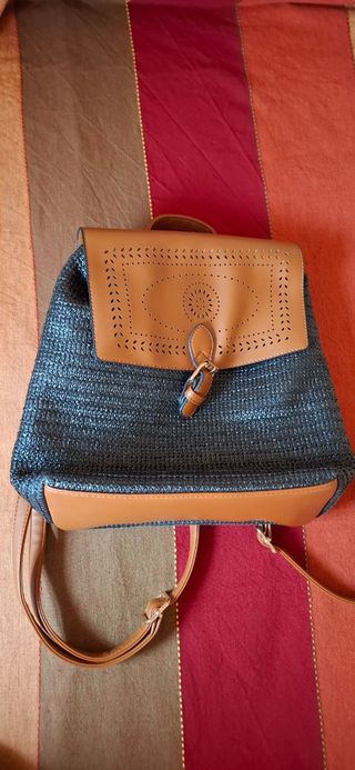 Mochila negra y marrón nueva.