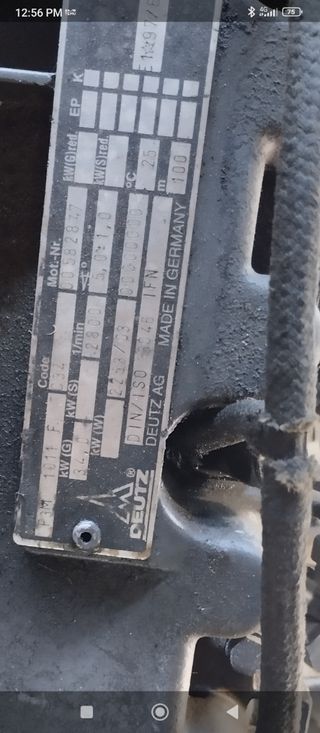 Generador trifásico  37.5 kVA com motor deutz
